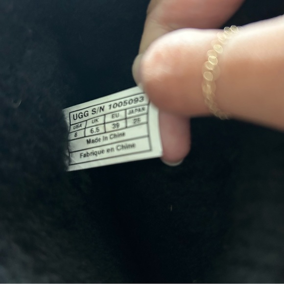 GREAT UC BLACK UGGS - Picture 6 of 6